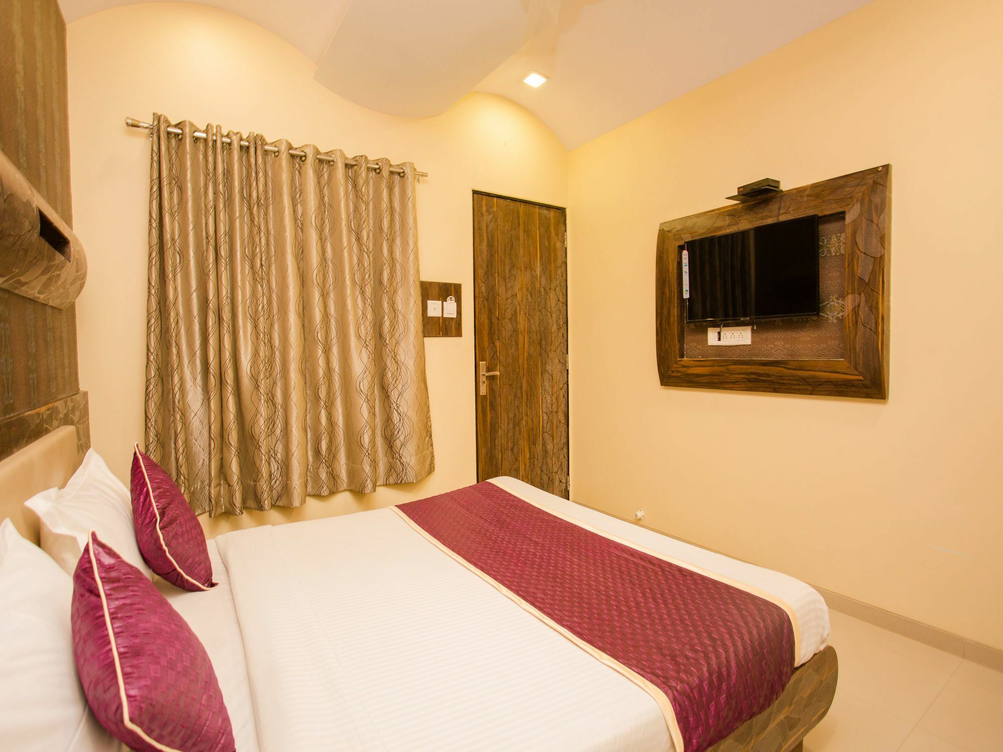 Hotel Adore Palace Mumbai Eksteriør bilde